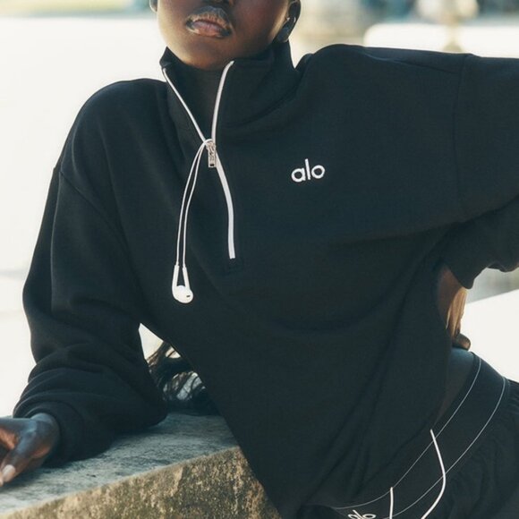 ALO Yoga Black Accolade 1/4 Zip Pullover NWT - Picture 2 of 8